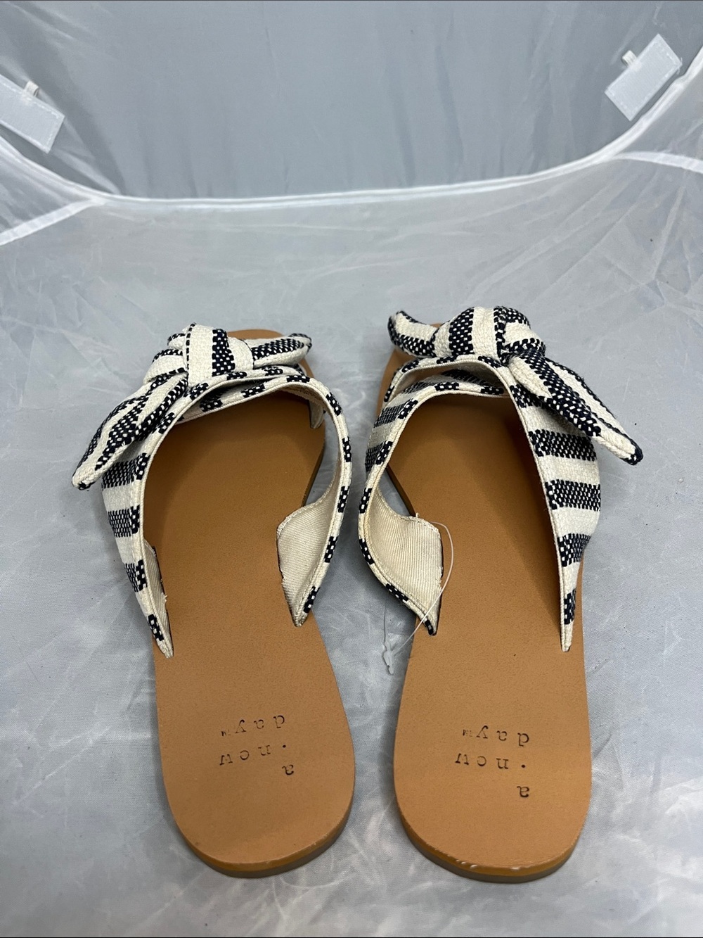 A New Day Knotted Black & Creme Textile Upper Slide Sandals - Size 6 - Picture 4 of 7